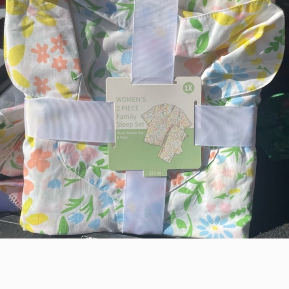 NEW!!! 2 PC PAJAMA SET. - Picture 7 of 7